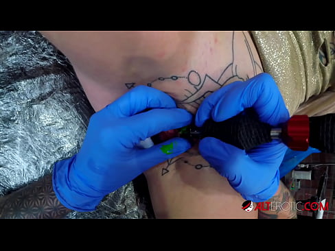 ❤️ Extreem getatoeëerde hottie Sully Savage kreeg een tatoeage op haar clitoris ❤❌ Harde porno at nl.milf300com.ru ﹏